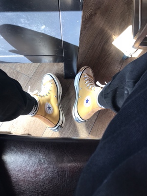 一直是converse的铁杆粉，特别喜欢1970s，质量外观都更好