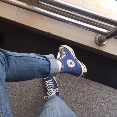 穿棉袜刚好一穿，薄点的袜子就有点松了。不过超级喜欢，匡威中毒。物流很暴力，亏我还出了运费。