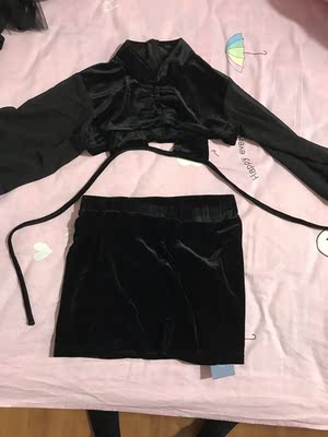 哇 抽到两件ssr 开心 虽然还是很想要旗袍（那个也太好了吧）有一丢丢遗憾 发货速度很快呀 客服服务态度也很好 我没找到相应的衣服帮我圈出来了 质量很好呢 其他小饰品就不放上来啦 腿环挺好看的（就是我腿有点粗显得比较小） 还开到个眼镜 不错不错 下次要继续嘿嘿 上瘾了上瘾了 男朋友看了之后说挺好看的 这个价不亏呀姐妹们 冲鸭 买呀 说了这么多都不知道够不够50字 哎 想赚点金币有点难 反正质量很好就对了 粉色那件很丝滑 中间那件是绒质的 小裙子刚好遮住pp 都很不错呀