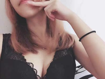 超级喜欢这款，最最最主要的是他不勒，款式超好看，比心比心，穿着它觉得聚拢效果还是蛮可以的嘛