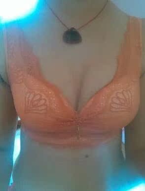 这是买的第二个疗程效果是不会说谎的，直接从a升级到了b 杯啊。刚开始我是个小胸妹子，现在胸部变得饱满，看用完这 个会不会在增大个