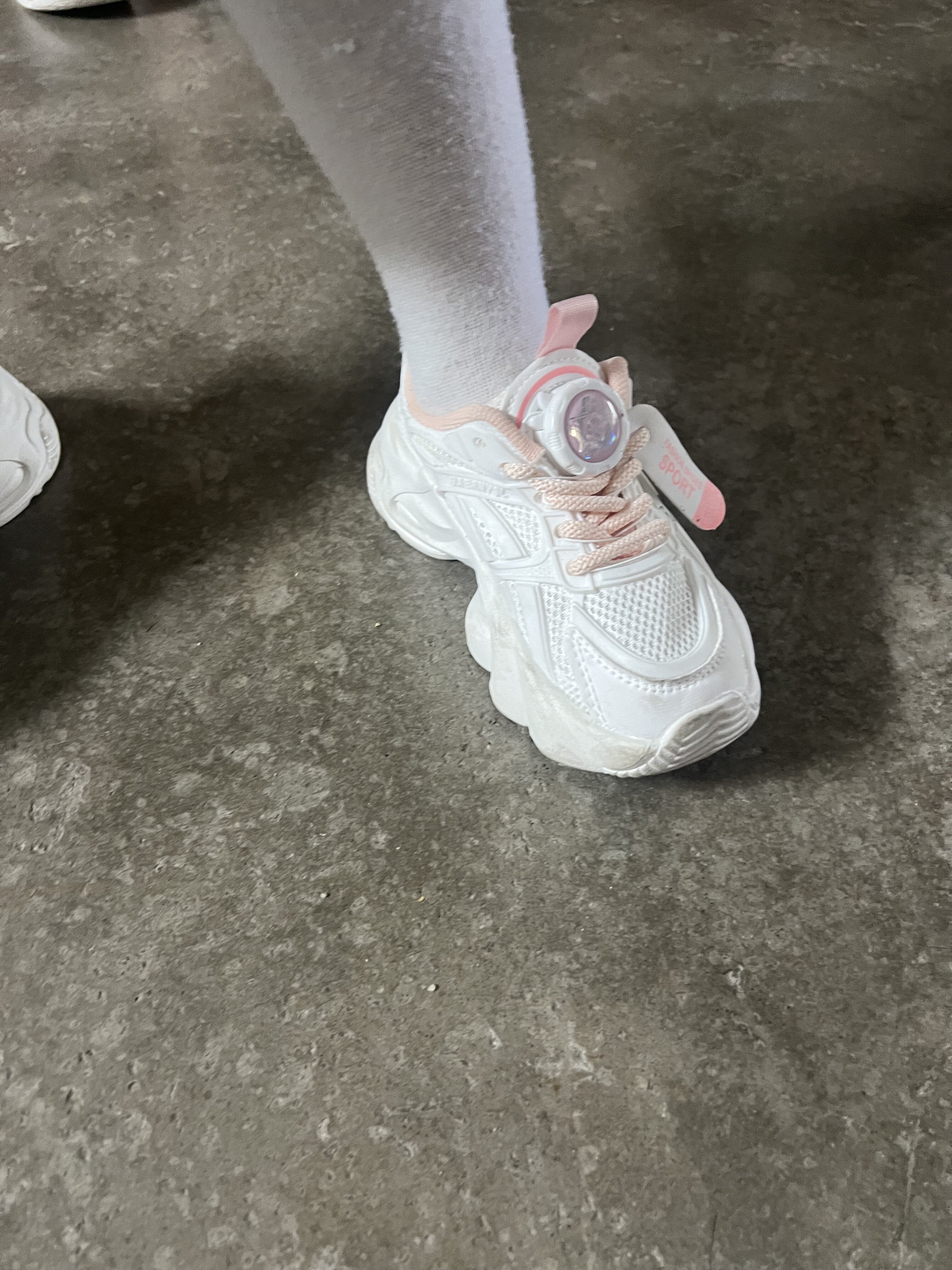 女童运动鞋2024夏季新款儿童旋钮单网鞋女孩网面透气小白鞋中大童