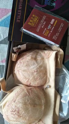 很满意~第一次买夏娃之秀的内衣，试穿了一下很舒服~