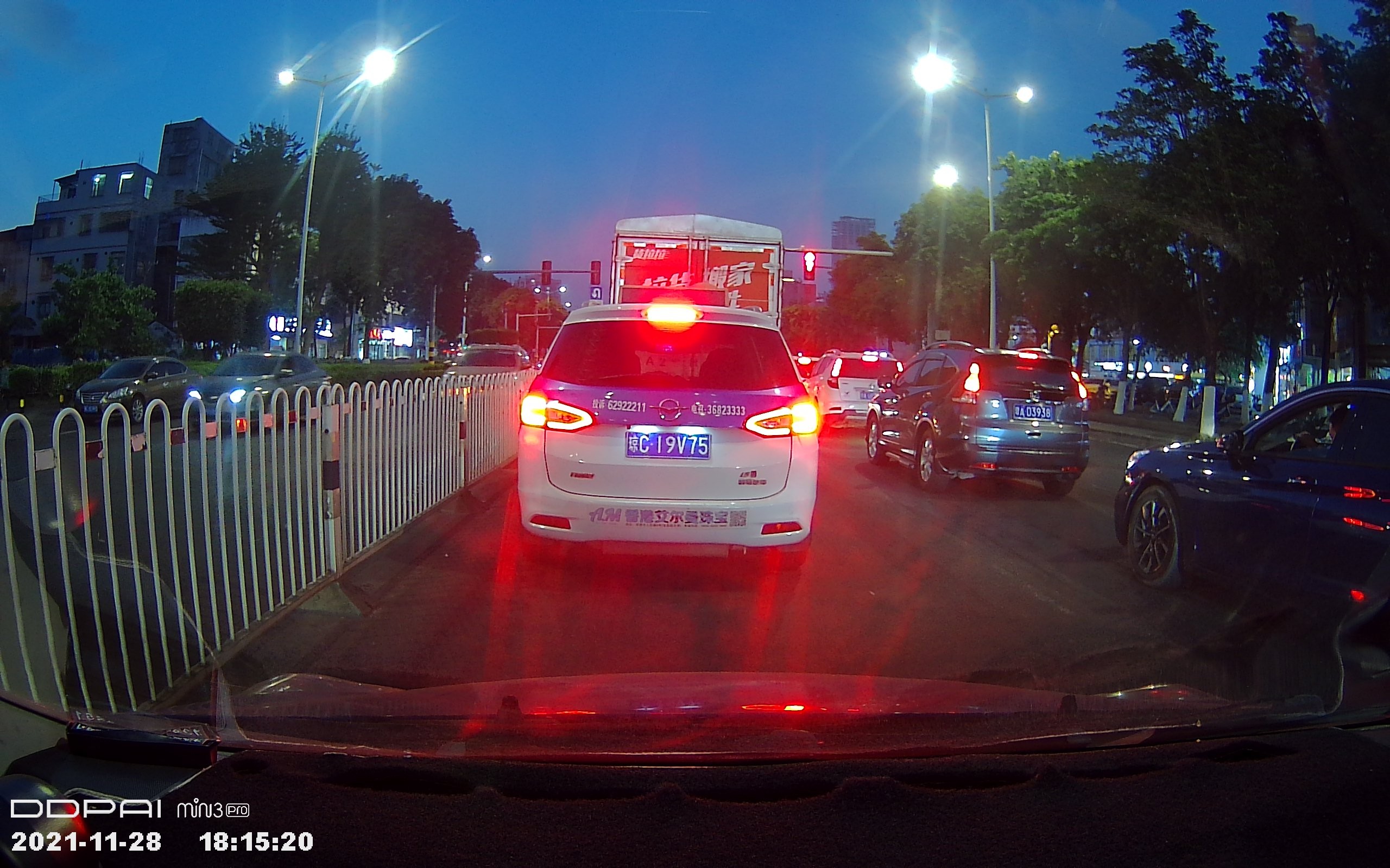 行车记录仪什么牌子好多少钱,行车记录仪什么牌子质量好