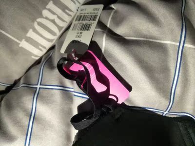 很不错，摸着很有质感，显胸呦，诱惑力大大的，哈哈哈，喜欢，后期有需要还会回购的。店家态度也超级好呦。