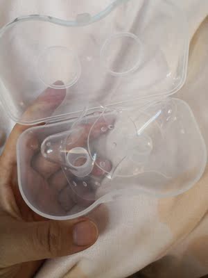 乳头保护罩非常好 两只装 很喜欢  快递也很快