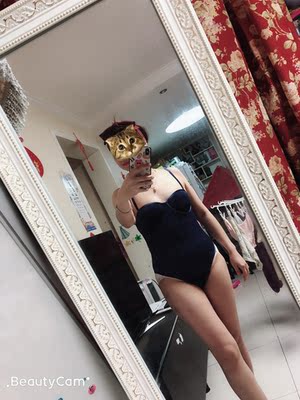 尺码合适，卖家推荐的很正确！虽然小贵，但是质地和上身效果都超级棒！