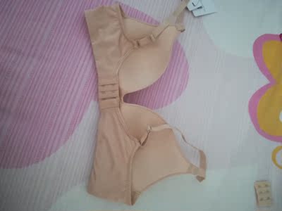 同样的东西，这家的便宜，别人家卖五十多一模一样的，这家还送加长扣，穿着也得舒服。穿过几次还来买。