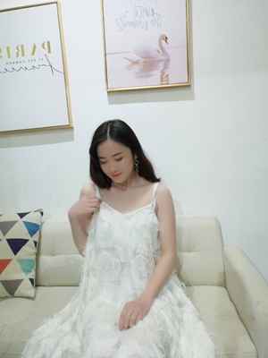 泳衣质量挺好的，感觉穿起来好仙呀哈哈哈，后背很好看，做工各方面都挺不错的，我很满意