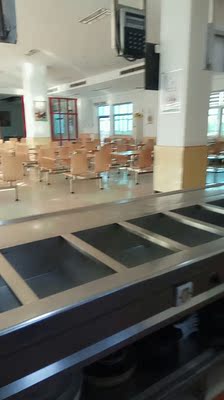 风，从水中掠过，留下粼粼波纹；阳光，从云中穿过，留下丝丝温暖；岁月，从树林中走过，留下圈圈年轮&hellip;&hellip;那么朋友，我们从时代的大舞台上走过，又该留下点什么呢？我们应当留下青春的骄傲，寻梦的足迹；我们应当留下真我的风采与个性的张扬，我们应当留下无悔的演绎和星光的灿烂！