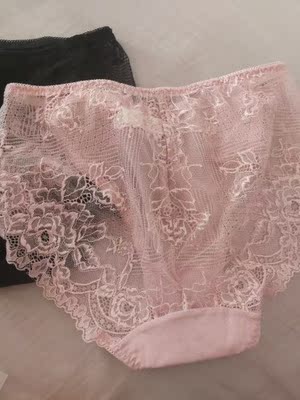 买来搭配文胸的，蕾丝挺漂亮的，就是没注意模特图是穿了双层内裤的效果，实物前边太透了 ，穿上有点尴尬啊😊，个人看法，感觉前边部位再加点蕾丝花纹或者做成双层纱稍微遮挡一下会好很多。