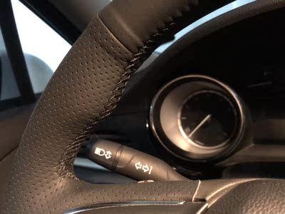 皮质手感很好，装上去方向盘质感立刻不一样，缝了好久才弄好，不过值了！