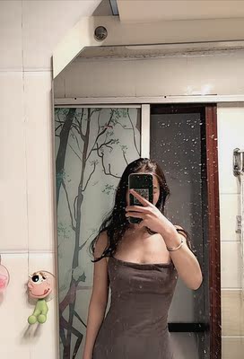 超级快,看了好多家都说快递停运了,没办法,终于有一家快递还能发,很感谢哦,因为着急穿。布料感觉有点绒绒的那种,质量非常好,不是那种廉价的,超级显身材,我163 94 胸前那块有点大,所以鼓起来了,但是超级喜欢哦,最后一张我划线的地方有点大, 超级快,看了好多家都说快递停运了,没办法,终于有一家快递还能发,很感谢哦,因为着急穿。布料感觉有点绒绒的那种,质量非常好,不是那种廉价的,超级显身材,我163 94 胸前那块有点大,所以鼓起来了,但是超级喜欢哦,最后一张我划线的地方有点大,