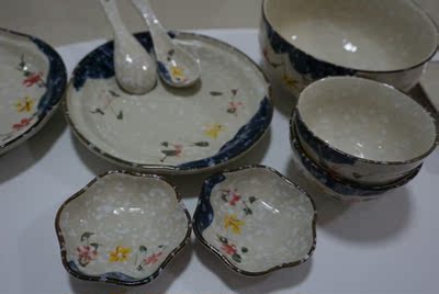 质量真的很好！颜值超高！太喜欢了！包装很厚实，里三层外三层的，没有碰坏的，尤其那个餐盘，真的超级无敌厚实，很惊喜啊，感觉一套买下来很划算！这真的是我双十一买下来最喜欢的了。拿到后就立刻洗了，刚好做午饭，用来装蛋炒饭，配个餐垫，拍照很好看！餐垫也是他们家买的，以后还会再来啦！