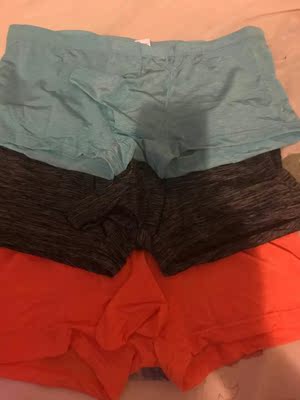 宝贝很好，穿着舒服，就是早晨起来有点不太好，前面的套套再大一点，博起就好了，不过平时穿着舒服