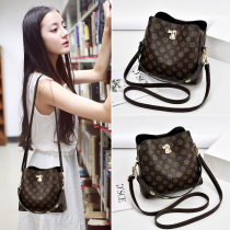 Hong Kong Wind 2021 new this year Pop advanced senses Single shoulder bag Fashion foreign air Large capacity Inclined Satchel Bag woman