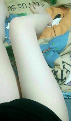 宝贝的效果很不错，用着很舒服，没有过敏的情况发生，现在毛毛长得慢了很多，得多亏这款脱毛膏的绝毛效果呢，效果是真的很不错，还有抑毛绝毛的效果，很满意了，之前买的都不如这款好用，味道还很大，这款脱毛很干净，不留渣的呢，价格实惠，喜欢的可以买来一试，保你好用。