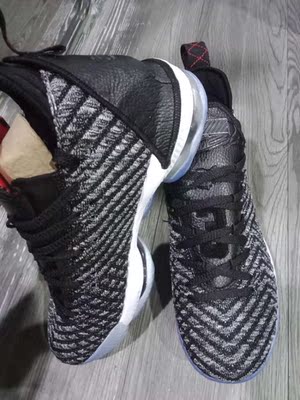 鞋子收到了，感觉战斗力提升一倍。物超所值。