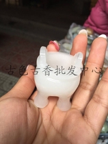 Afghanistans white jade goat fat grade jade handlebar piece jade tripod Afghan white jade tripod hand played with a jade tripod