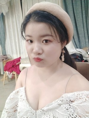 快收到了，物流太赞了，特别快，跟卖家说了急用，，当天就给我发货了，谢谢卖家！赶上了拍照，现在来说下衣服，超级舒服，跟没穿一样，哈哈哈哈，这次去拍结婚照，穿上了，不会掉，而且透气，我这种平的，还可以看见沟，哈哈哈哈，期待我的结婚照片出来美美的。满分哦~