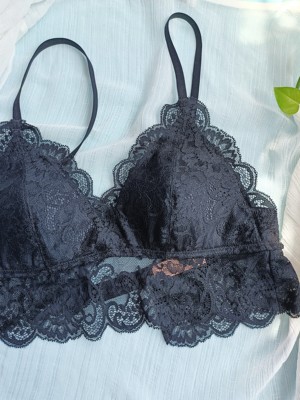 这款内衣不仅颜值高，蕾丝材质舒适亲肤不扎皮肤，简直自带仙气，而且有多种穿法，可以搭配开衫，也可以单独外穿搭配短裤，妥妥的😍清冷辣妹风都很合适
