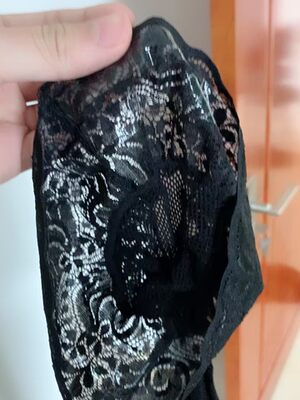 不错,穿上很性感,但是很容易掉,网袜上部宽松有粘粘的部分,但是穿过一次后就不粘了,下次会买有吊带的网袜。 不错,穿上很性感,但是很容易掉,网袜上部宽松有粘粘的部分,但是穿过一次后就不粘了,下次会买有吊带的网袜。