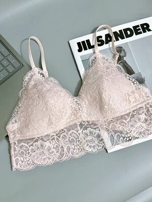 这款内衣的蕾丝设计真的是有点小心机的，穿上身不止是优雅 还有点小性感！很有质感还柔软 不会扎人，很舒服 颜色也好看 没有女生会拒绝粉色吧！搭小裙子牛仔裤都很合适 好看的！