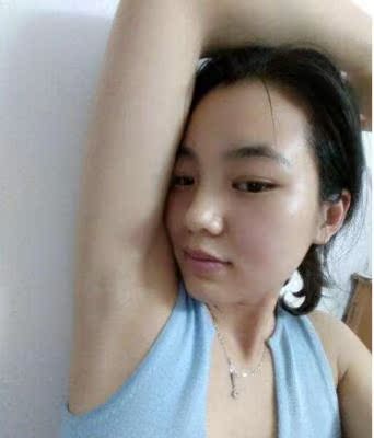 东西不错，特意用了再来评价的，然后就是包装都挺好的，送的东西也齐，脱毛膏味道还可以，没有刺鼻的味道，挺好用的，效果见效很快，十多分钟就ok了，刮掉的时候没有刺痛感，用清水一洗很干净。用着很赞，完全不会刺激，用了后腿上的毛全部一下刮干，不痛而且，非常干净不留痕迹，我很满意，修复液也是一直在使用，到现在感觉自己的毛毛都变得细软了很多，效果是非常的好的呢，很喜欢