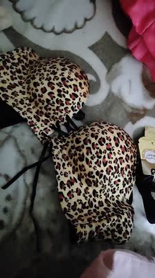 摸起来很滑   穿着也舒服   重要的是很性感   喜欢