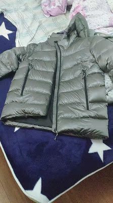 衣服到手穿了下，手感很好，很轻便，保暖性也很好，样式是我喜欢的，关键是鹅绒的还这么便宜，买买买!