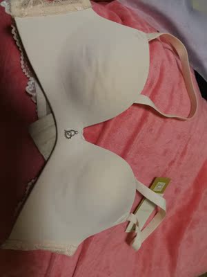 每年双十一都会买几件～很好穿  就是今年的快递装的不够好，有一件压坏了。。。另两件很好～