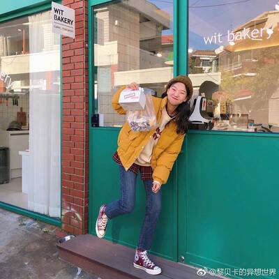 领子会不平整但是手感不错  淘宝几年才知道原来评论85个字才会有积分。所以从今天到以后，这段话走到哪里就会复制到哪里。首先要保证质量啊，东西不赖啊。不然就用别的话来评论了。不知道这样子够不够85字。谢谢老板的认真检查。东西特别好，我不是刷评论的，我是觉得东西好我才买的，你会发现我每一家都是这么写的。因为复制一下就好了。