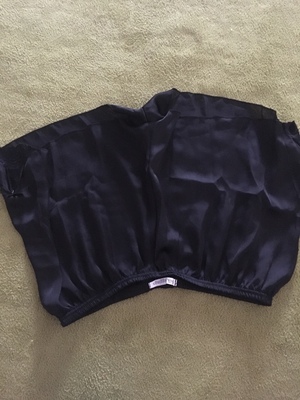 这个短裤很好看,穿着舒服,不过有点小,我身高168,体重150,给大家知道参考。 这个短裤很好看,穿着舒服,不过有点小,我身高168,体重150,给大家知道参考。