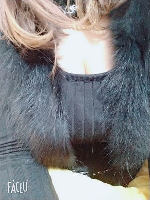 本来报着试试的心态买的，不过穿上特显身材，而且带着一点小性感，很不错，超级喜欢