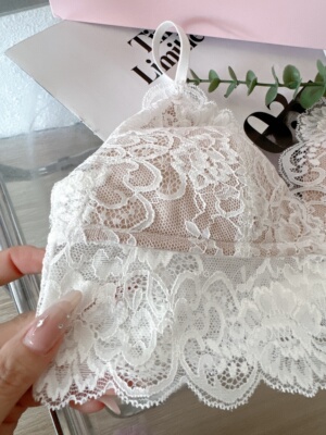 从来没穿过这么舒适透气好穿的内衣，这个夏天不会再闷热了，蕾丝花边也性感优雅透气性很好，轻薄好穿搭配衣服也有一点点小性感又很好看