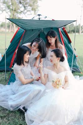 宝贝收到了，质量真的超级好而且穿了几天都不会松感觉，搭配衣服穿都很方便，宝贝真的非常好 穿着也很合适 专门跳了几下也不会往下掉 很喜欢，真是意外的惊喜，没想到这个价格，还能买到这么好的内衣，首先是质量很好，柔软舒服，滑滑的，在就是穿上不闷也不掉，还很透气，很性感，快递也是很快，服务态度也是很好的，设计的也很合理，以后可以穿露肩裙和露肩衣啦不用穿透明肩带，性感不俗套。有需要在买个白色的！以后会再来的，我很喜欢我也是老顾客！