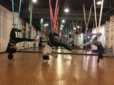 这个裤子特别好穿，渐变色我很喜欢，每次锻炼时都会有人要链接的，一直穿奇奇家的衣服哦