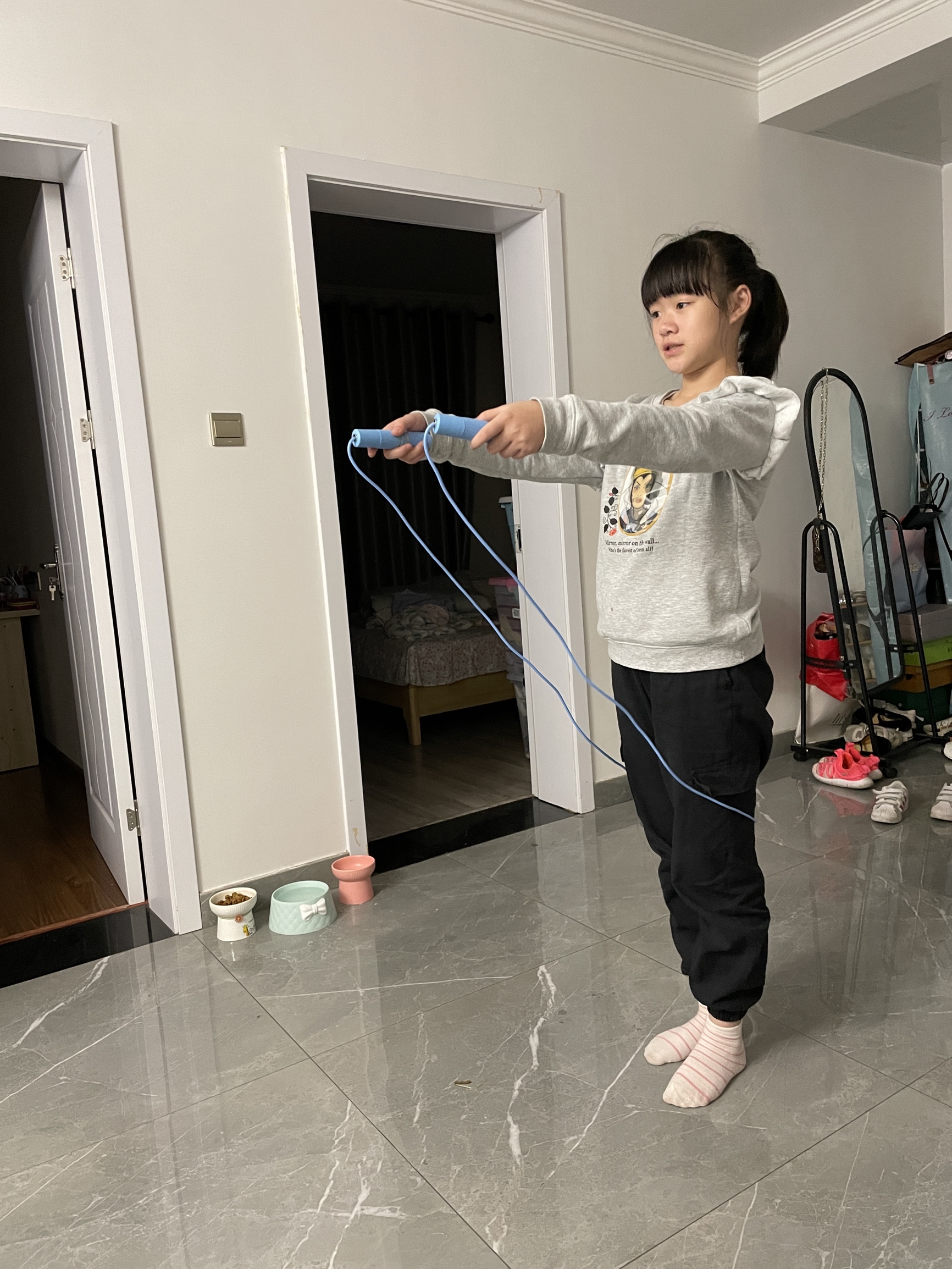 终于买到一根很好的跳绳了,比普通绳多跳二三十个