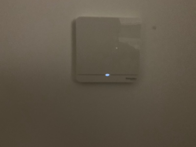 在这家店买的开关大家要注意了，卖家会以次充好，我买的都是LED的，装好了发型只有2个带led，其他都没有led。家装三年质保，呵呵，刚装好就这样。质保无非是拆掉快递回去，店里面七搞八搞一下再给你送回来，再不行就退款给你好了👋。就跟生男孩秘方一样，包生男孩，女的就全额退款，心里想劳资钱早就赚到了。