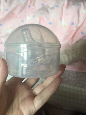 宝贝很好，没有异味，包装完好，我是乳头被宝宝给吸破，用这个可以缓解疼痛，还是有效果的