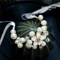 Handmade exquisite luxury imitation pearl bridal hand flower Gold bridesmaid wrist knot Wedding hand tied flower Childrens performance