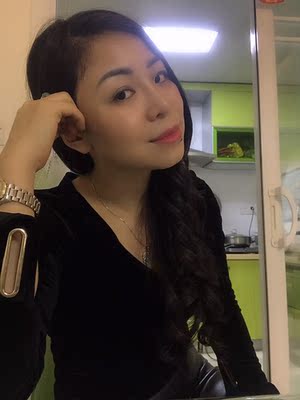 衣服挺好看的，很修身显气质