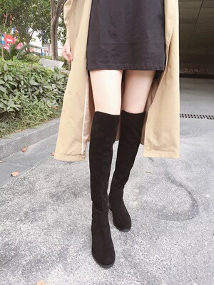 试了一下，鞋子很好穿，有弹力，可以搭配很多衣服，个人看起来很不错，搭配短裙子也很nice，这个后跟高度也很合适，很喜欢的一款靴子