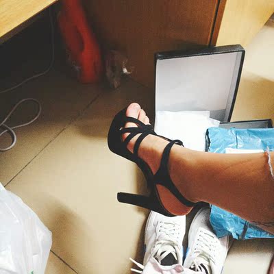 我的第三双高跟鞋&hellip;买来走秀&hellip;从来没想过有一天我会穿这么高的高跟鞋&hellip;