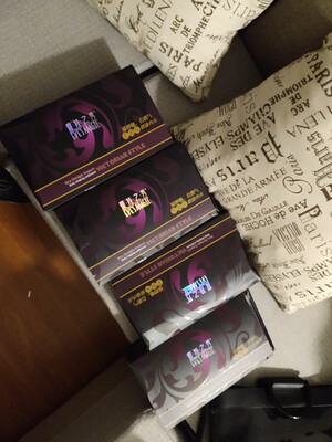 一直买他们家的内衣，因为是硅胶的质地，不是海绵，就更健康！切中了袜子还有些说的内裤有些没有。但是这样非常非常的好。有一点点的厚，不是超薄的。