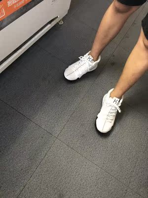 出去逛了一圈 鞋子脚感贼舒服,鞋底缓震做的很棒,板型好看又轻盈,鞋底软硬合适,好评 出去逛了一圈 鞋子脚感贼舒服,鞋底缓震做的很棒,板型好看又轻盈,鞋底软硬合适,好评