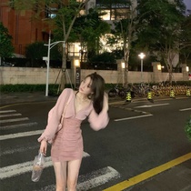 Retro slim-fitting dress womens 2021 summer new sexy v-neck folds show thin long sleeves mesh hip skirt