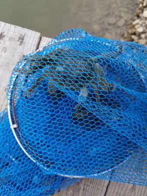 竿子很轻,很顺手,特别喜欢!发货特别快!四斤多,鲤鱼轻松上岸,不到两分钟 竿子很轻,很顺手,特别喜欢!发货特别快!四斤多,鲤鱼轻松上岸,不到两分钟