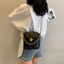 Senior sense of the bag female 2021 new fashion bucket bag foreign style fashion wild messenger bag Lingge chain bag