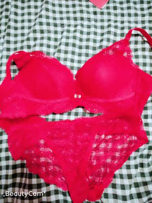 内衣真的太棒了。喜欢。红色很正，穿起来舒服。洗了也不掉颜色，发货速度超快。本命年红红火火。